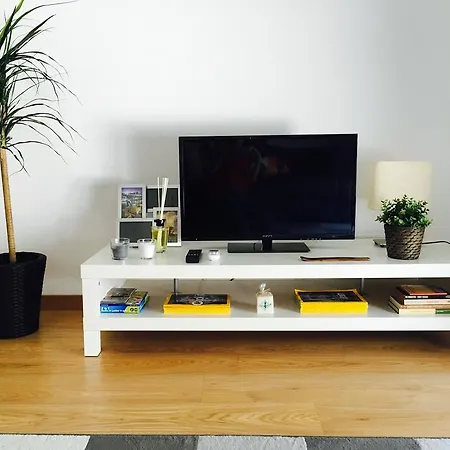 Apartment Live In