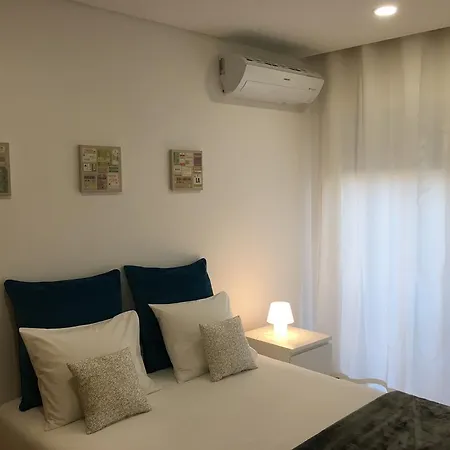 Apartment Live In