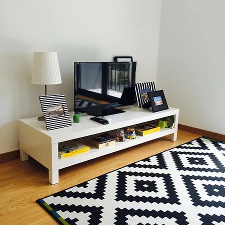 Apartment Live In